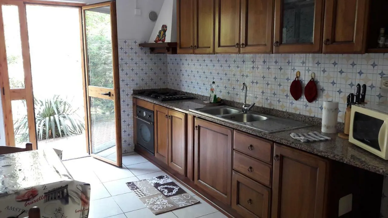 بيت للعطل فيلا Casa Giardino سبوتورنو إيطاليا